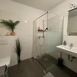 Modern Bright In An Amazing Location