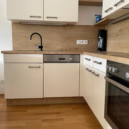 Modern Bright In An Amazing Location