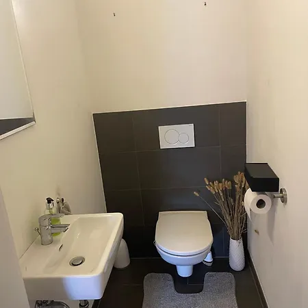 Modern Bright In An Amazing Location