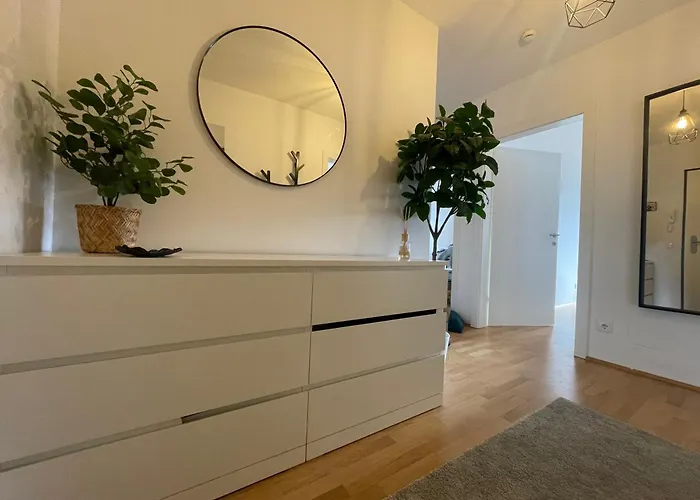 Modern Bright In An Amazing Location דירה *